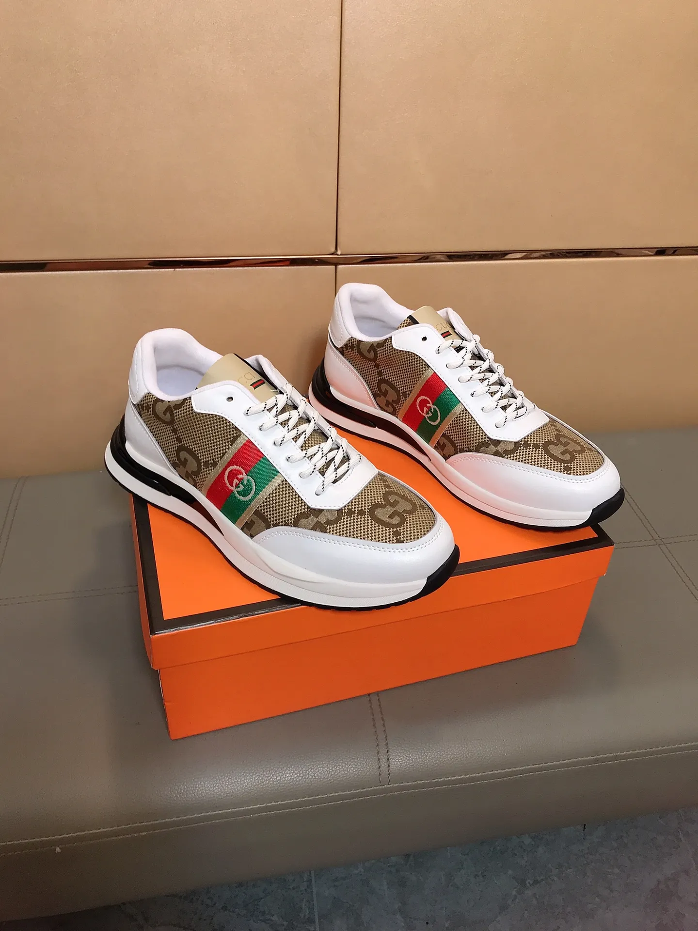 Factory price 400 👟👟💥[GUCCI] Gucci men’s casual shoes are absolutely popular 🔥The ultimate matching item for trendy men! Irresistible charm of super texture, the main recommendation, the upper is made of high-quality cowhide + brand printed fabric, sheepskin lining + feet, wear-resistant rubber sole, noble and elegant! Extremely comfortable🎁🎁You can be as handsome as you want💪 Size: 38-44!